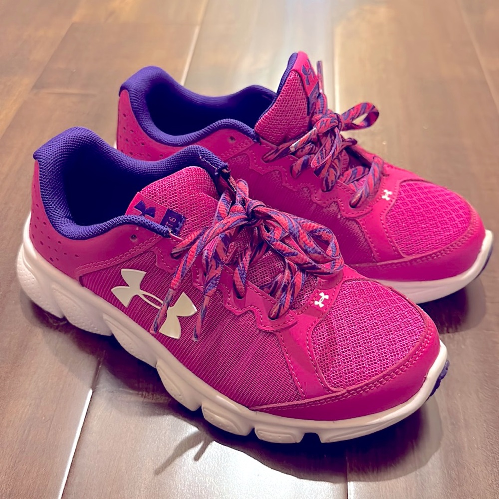 Girls Under Armour Sneakers Size 3 Very Good Condition